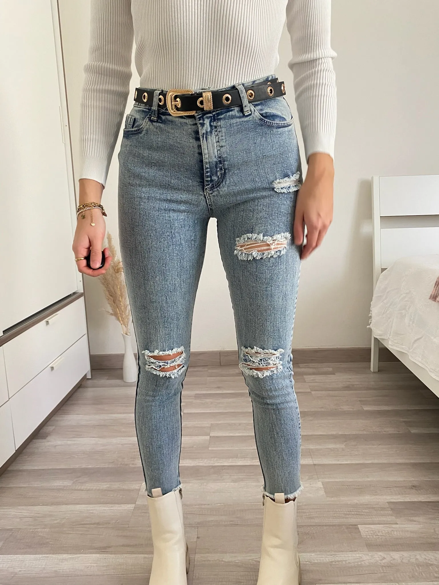 Jeans con strappi bagno chiaro