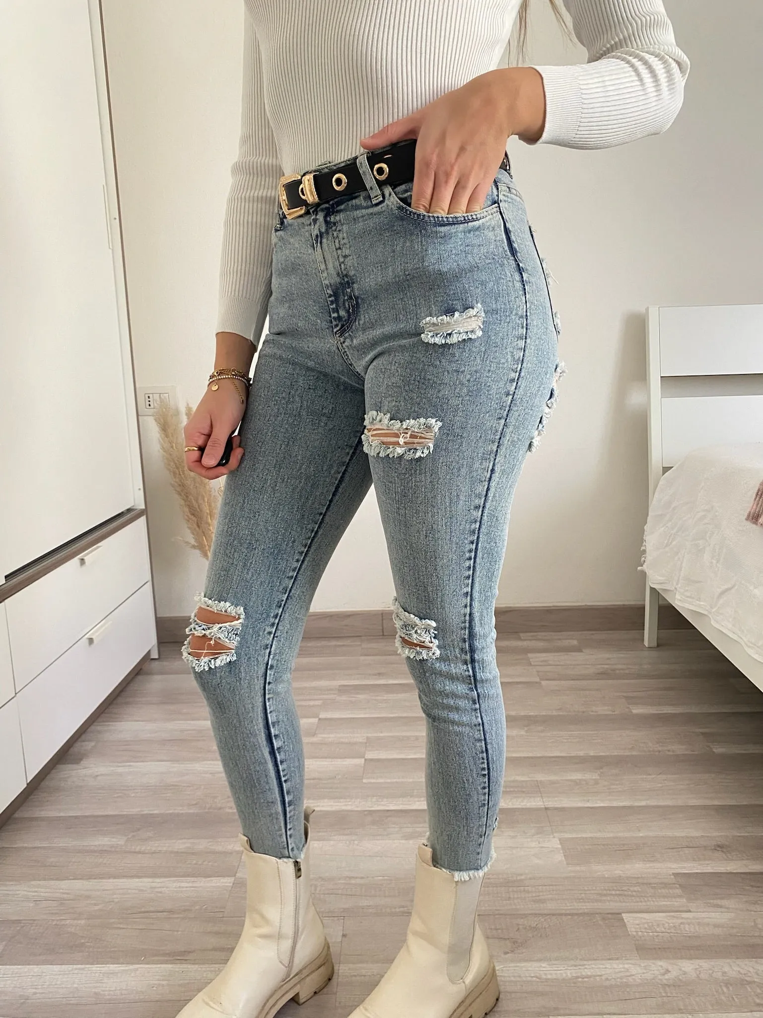 Jeans con strappi bagno chiaro