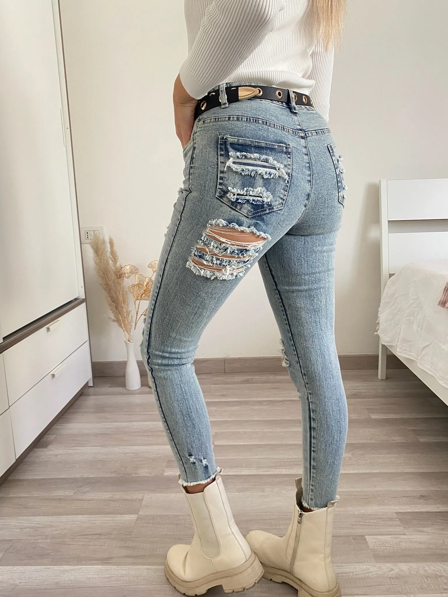 Jeans con strappi bagno chiaro