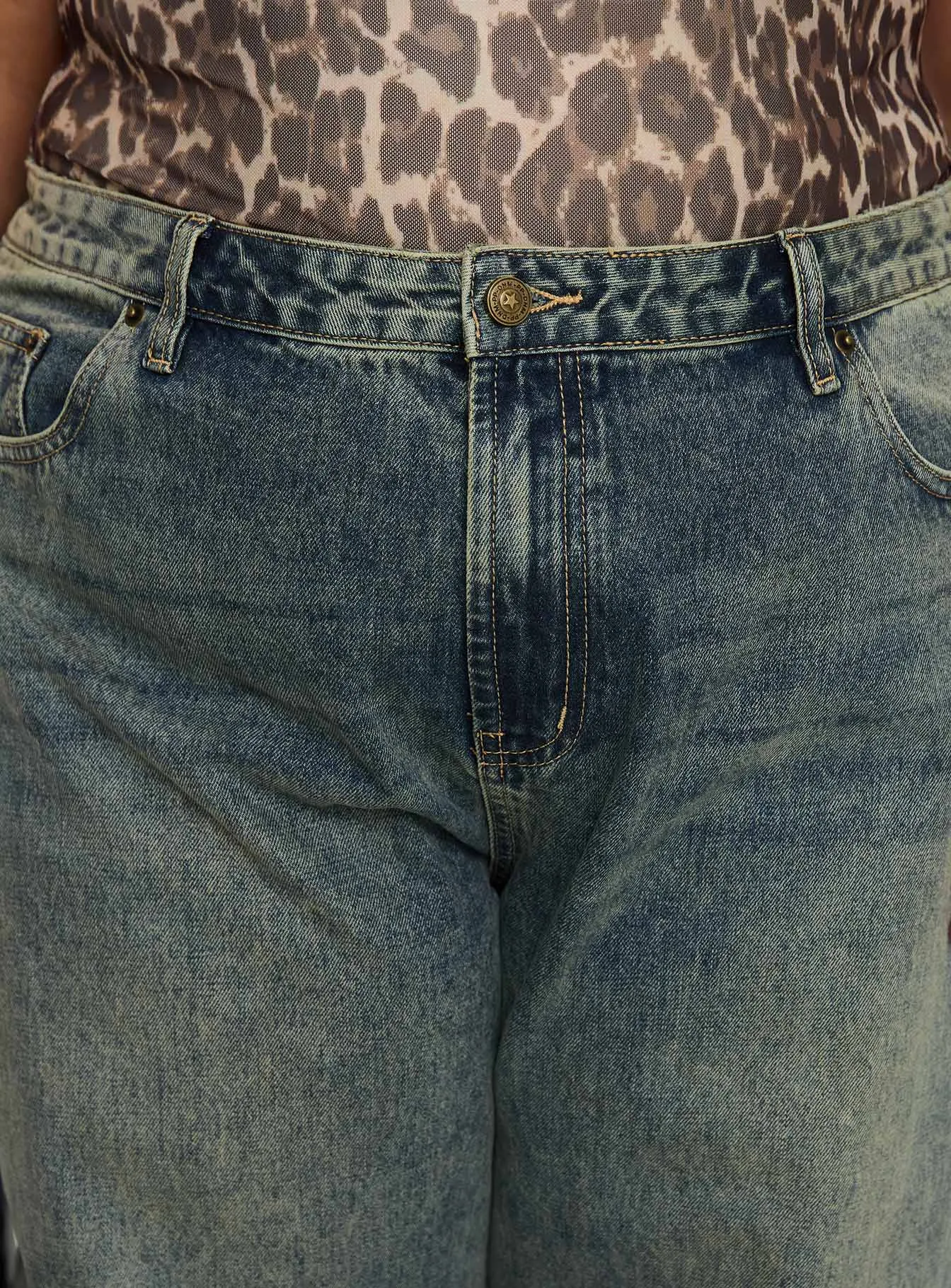 Ribbon Stamp Wide Leg Jean Antique Wash Curve