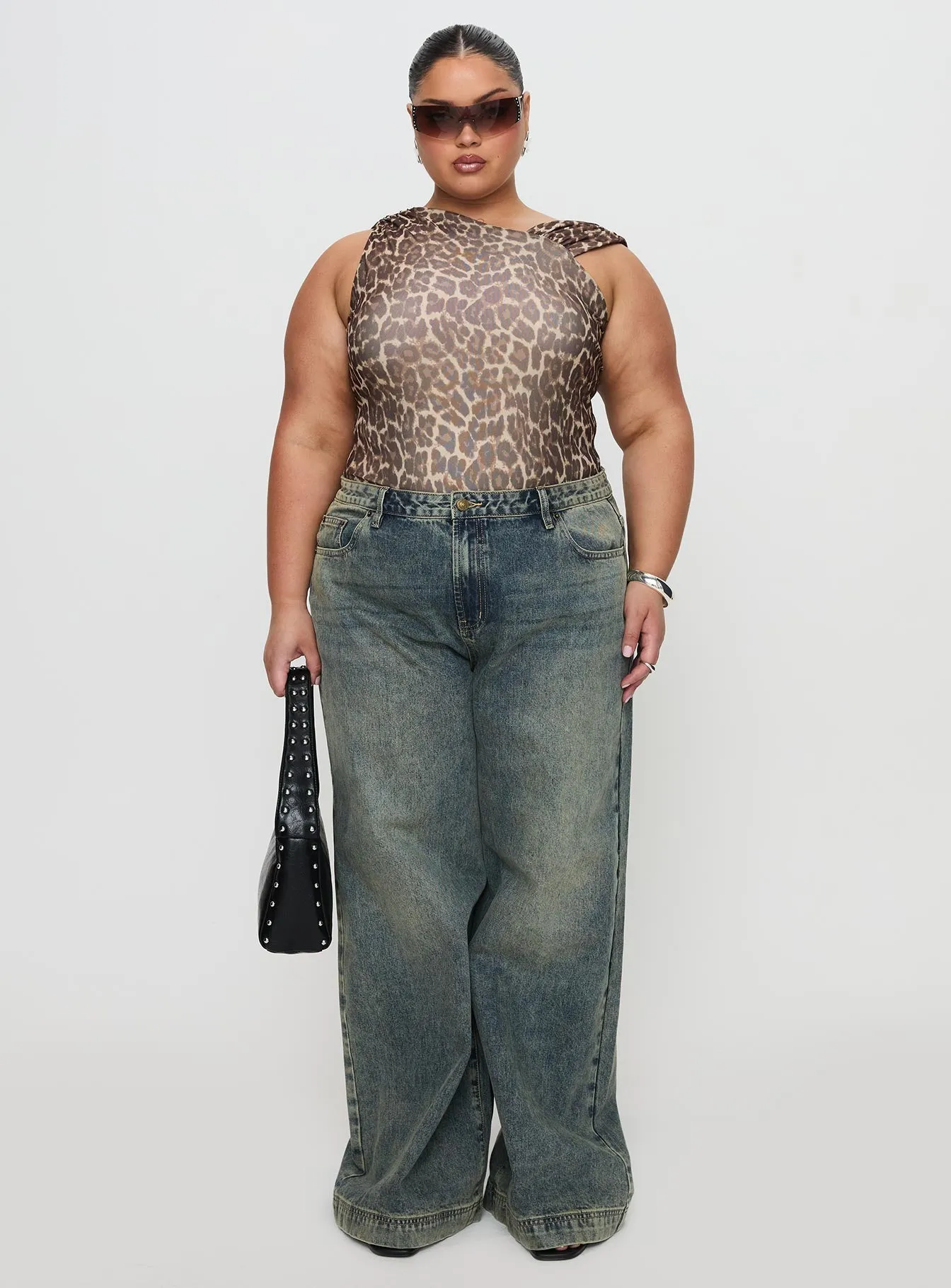 Ribbon Stamp Wide Leg Jean Antique Wash Curve