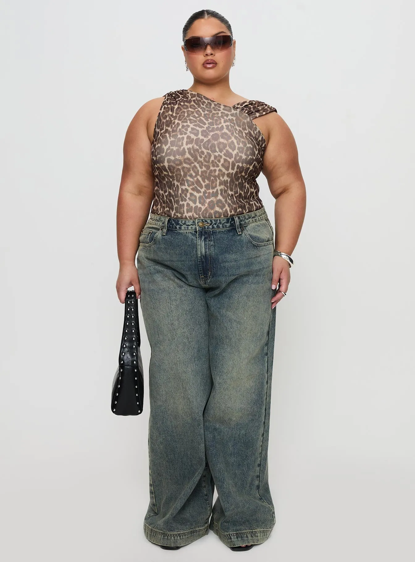 Ribbon Stamp Wide Leg Jean Antique Wash Curve