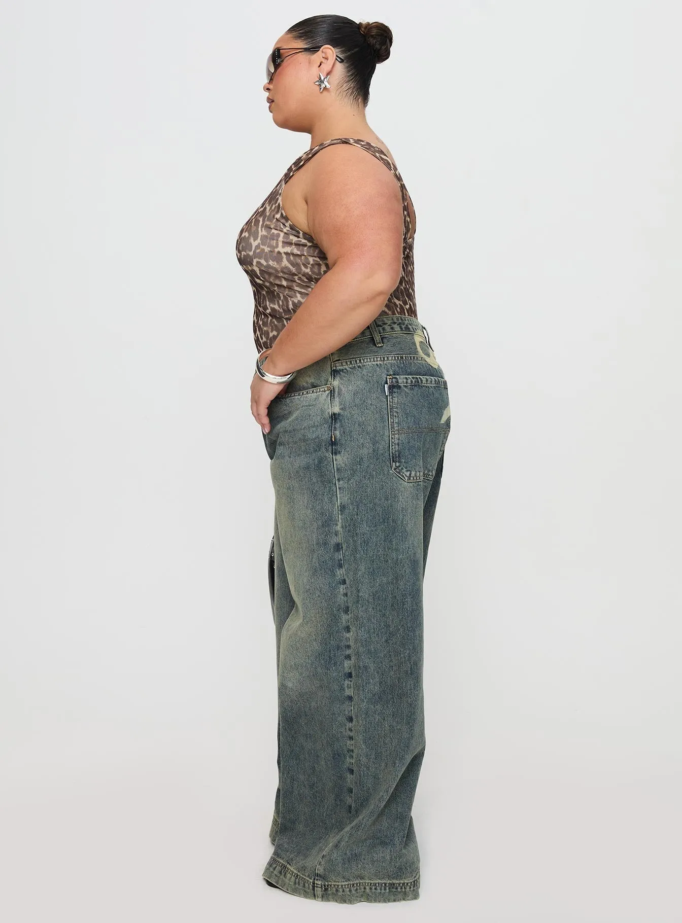 Ribbon Stamp Wide Leg Jean Antique Wash Curve