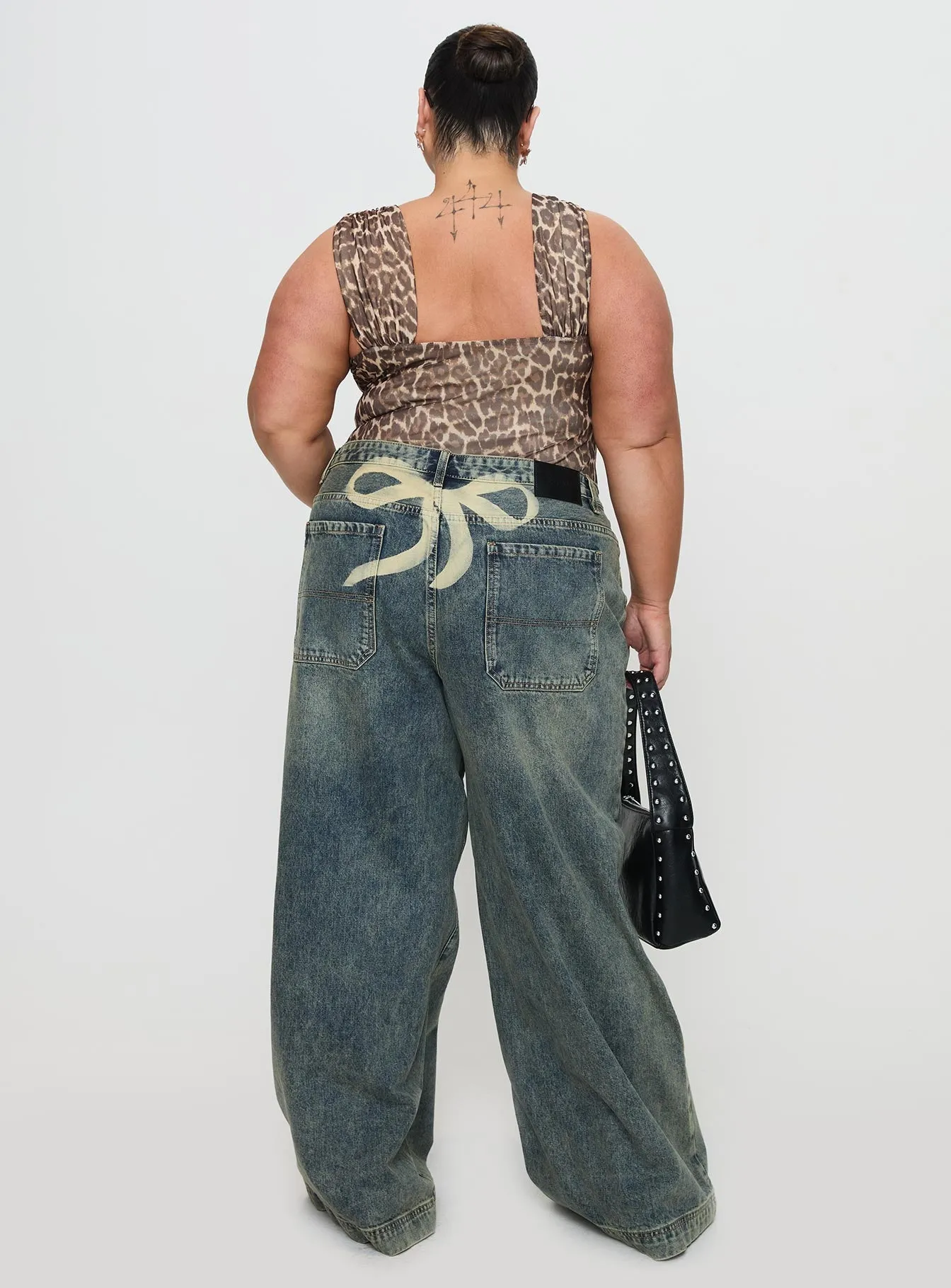 Ribbon Stamp Wide Leg Jean Antique Wash Curve